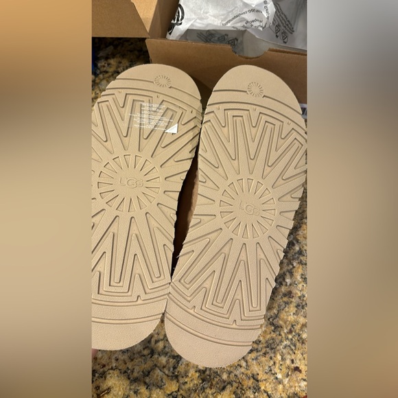 Ugg Tazz - Picture 3 of 10